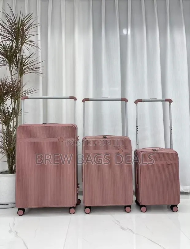 Premium Quality 3set Jony Wide Handle Unbreakable Traveling Bag. · Photo 1
