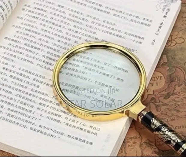 Handheld Magnifying Glass · Photo 1