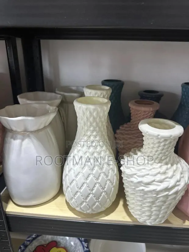 Decorative Plastic Vases Designed to Resemble Ceramic, With Patterns · Photo 1
