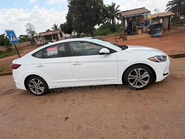 Hyundai Elantra Value Edition Sedan FWD (2.0L 4cyl 6A) 2017 White · Photo 1