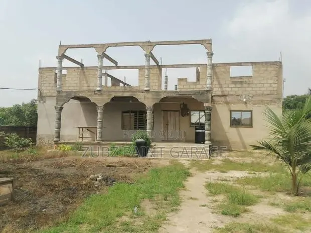 14 Bedrooms Uncompleted Storey Building (2 Plot) · Photo 1
