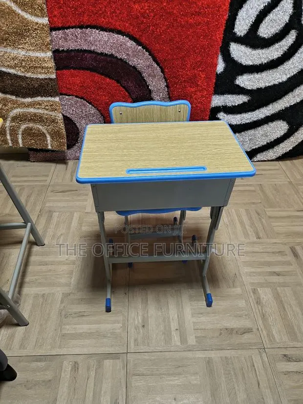 Student Desk · Photo 1
