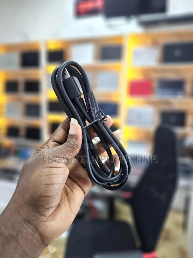 Uk Used Display Port to Display Port · Photo 1