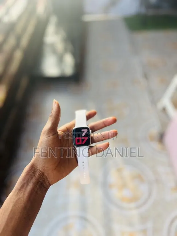 Apple Watch Series SE 2 · Photo 1