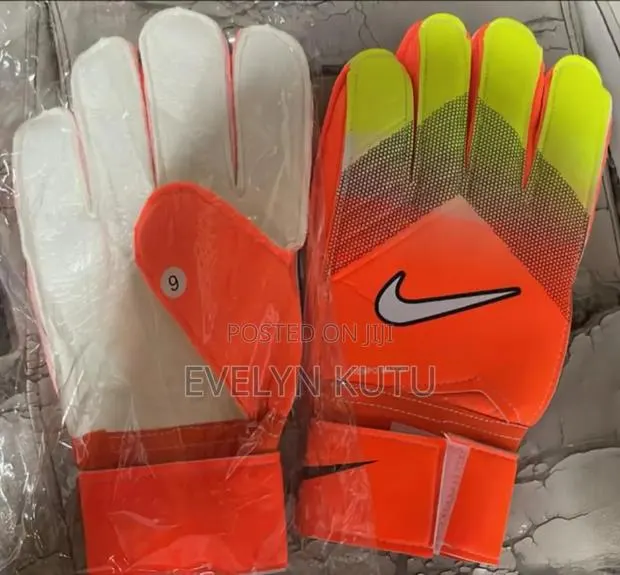 Goalkeepers Gloves · Photo 1