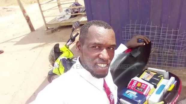 Delivery Guy Making Deliveries Within Accra Professionally · Photo 1
