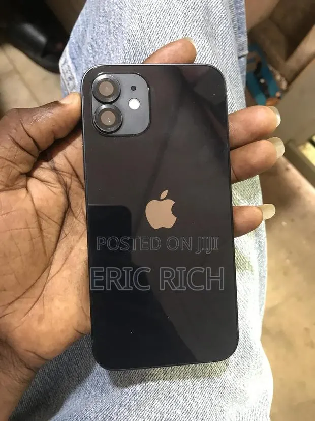 Apple iPhone 12 64 GB Black · Photo 1