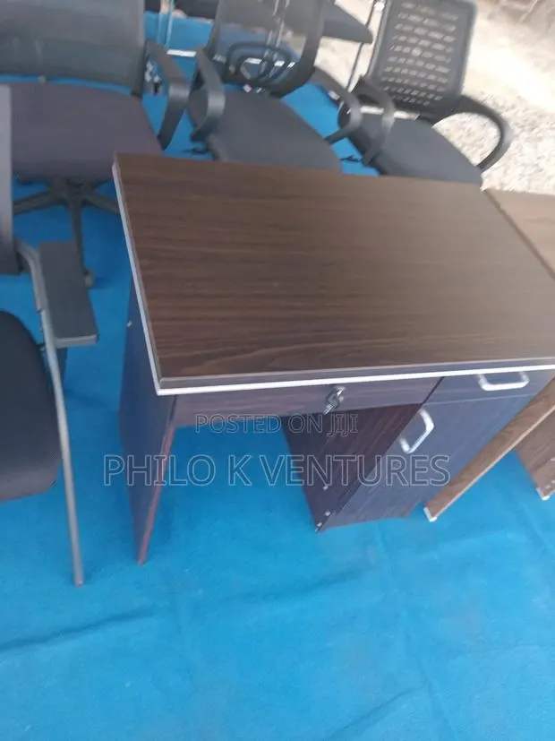 Cinema Table · Photo 1