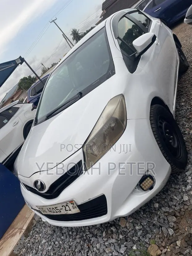 Toyota Vitz 2013 White · Photo 1