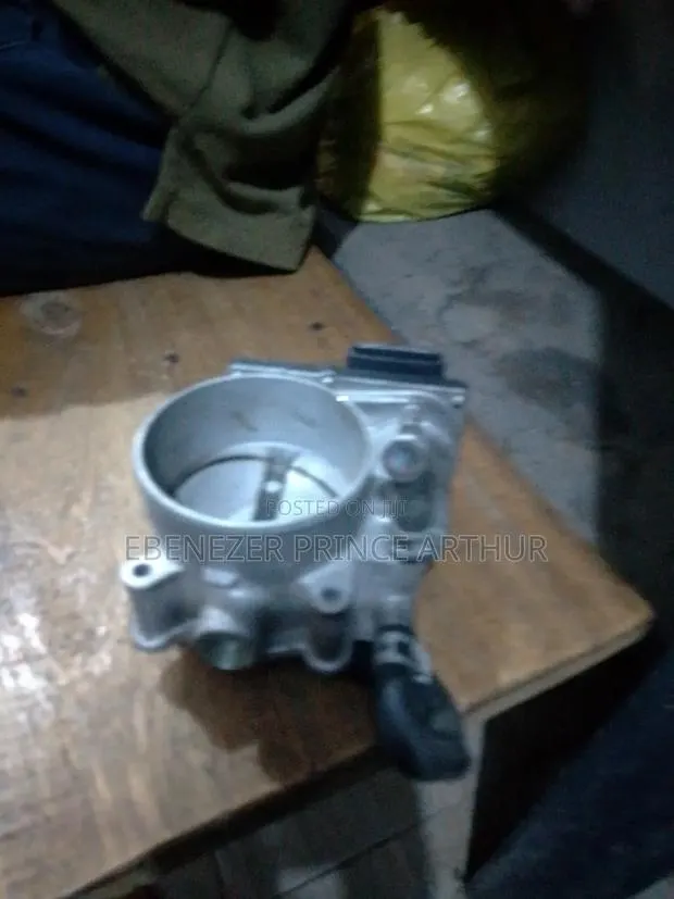 Vehicle Body Throttle · Photo 1