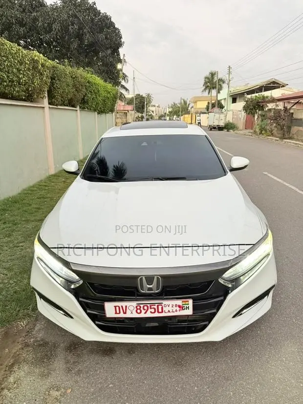 Honda Accord Sport (2.0L 4cyl Turbo 10A) 2019 White · Photo 1
