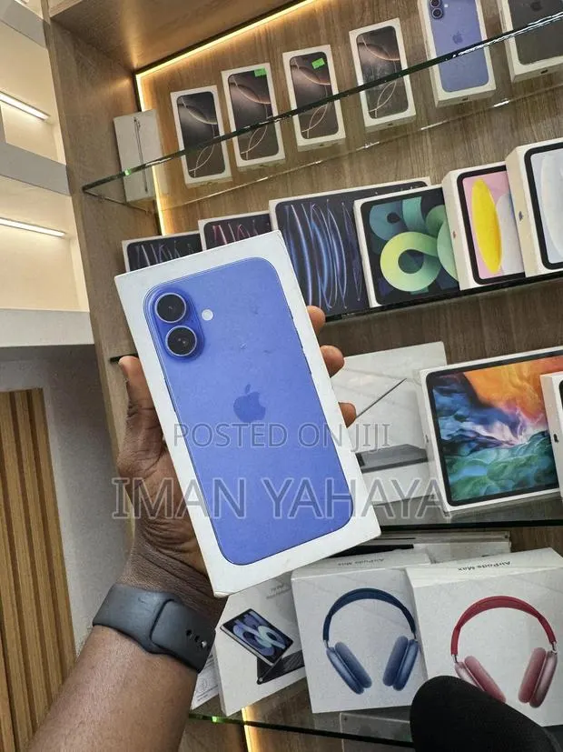 New Apple iPhone 16 256 GB Blue · Photo 1