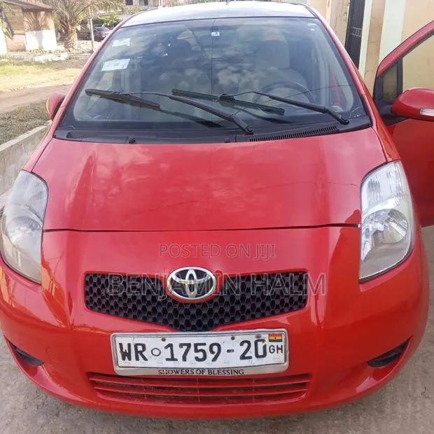 Toyota Vitz 1.3 AWD 5dr 2010 Red · Photo 1