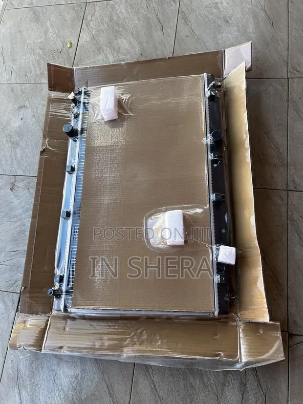 Honda CRV Radiator Water Tank 2017 2018 2019 2020 2021 2022. · Photo 1