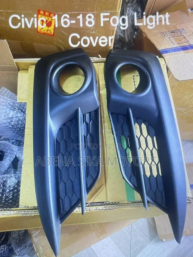 Honda Civic 2016-2018 Fog Light Cover · Photo 1