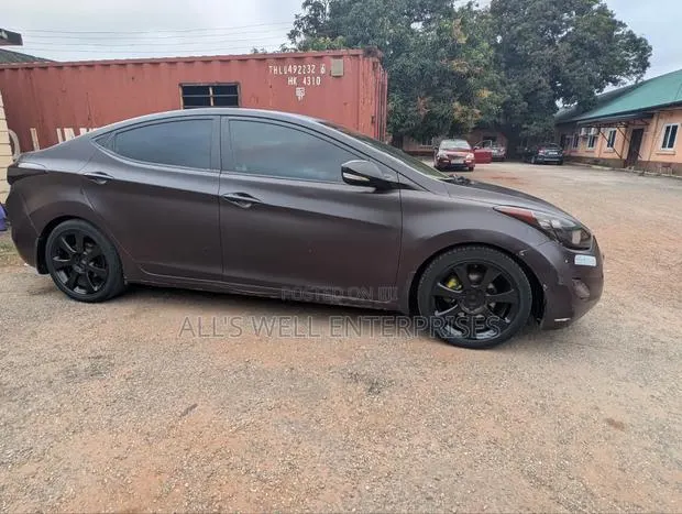 Hyundai Elantra Limited Sedan FWD (1.8L 4cyl 6A) 2016 · Photo 1