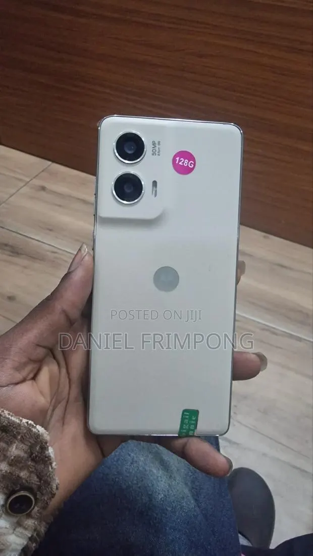 New Motorola Moto G Stylus 5G (2025) 128 GB Gold · Photo 1