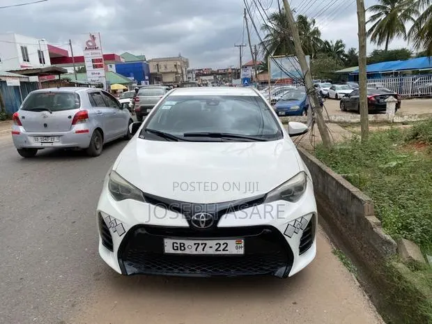 Toyota Corolla 2018 White · Photo 1