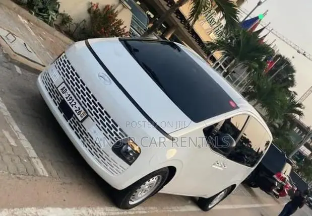 Hyundai Staria 11-Seater for Rent · Photo 1