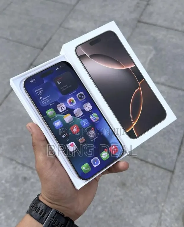 Apple iPhone 16 Pro Max 256 GB Gold · Photo 1