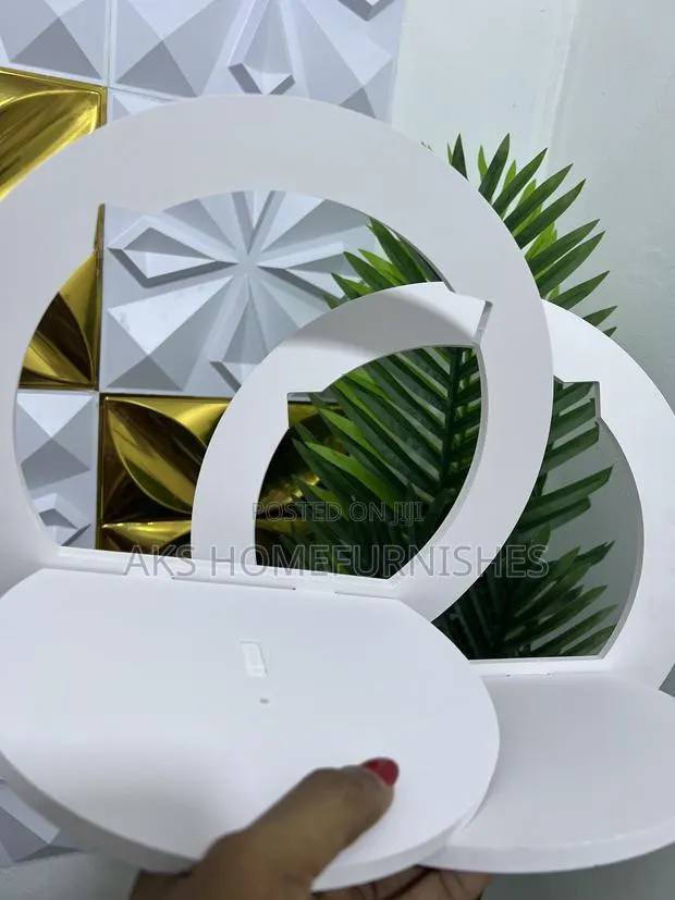 Corner Shelf · Photo 1