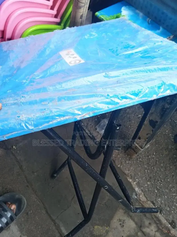 Plastic Table With Metal Legs Small Size · Photo 2
