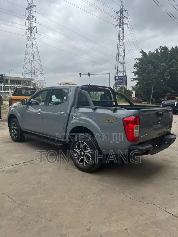New Nissan Pick-Up 2025 Gray · Photo 1