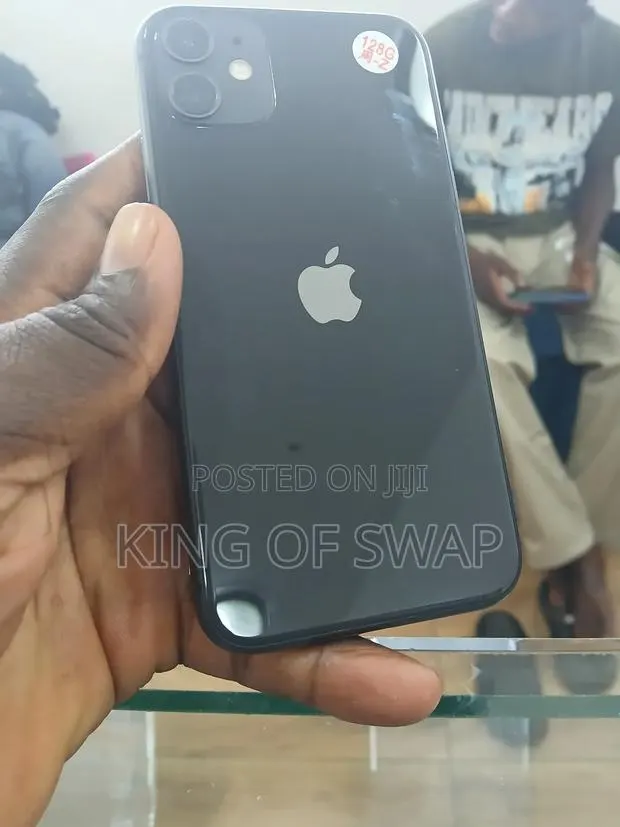 Apple iPhone 11 128 GB Black · Photo 1