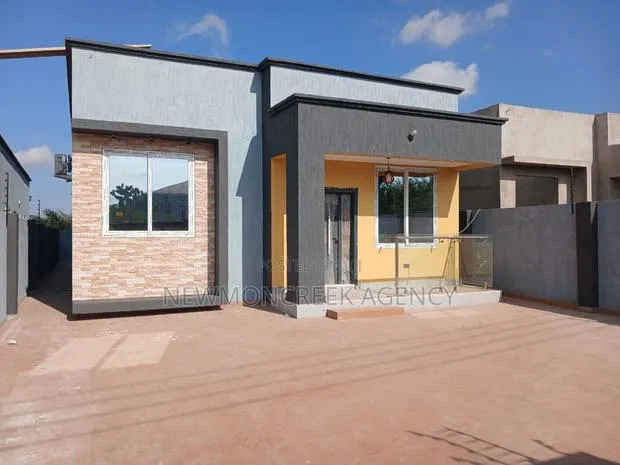 3bdrm Bungalow in Amrahia for sale · Photo 1