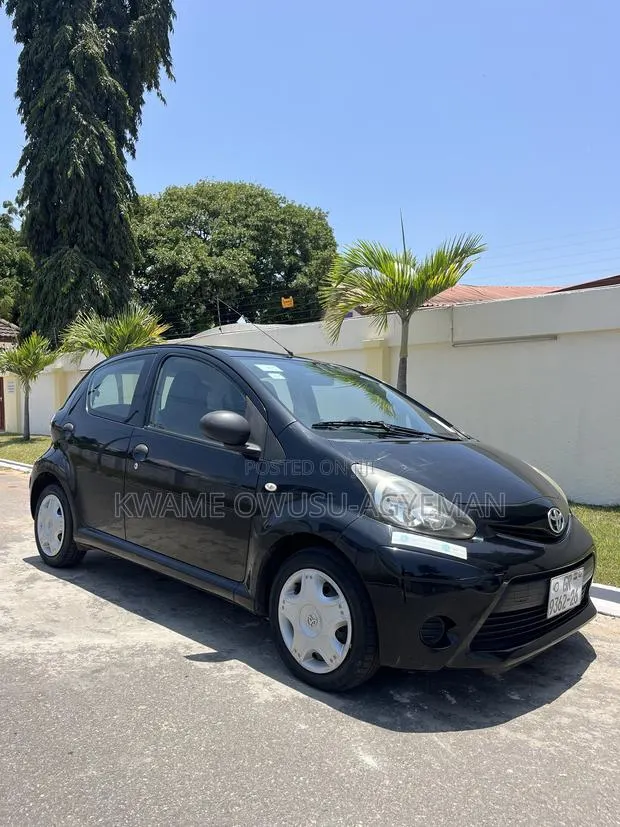 Toyota Aygo 2013 Black · Photo 1