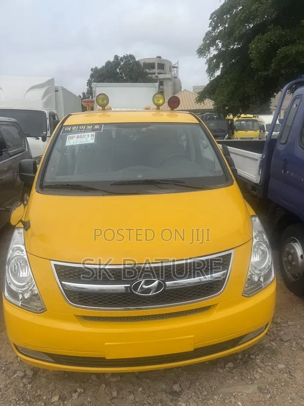 Hyundai Starex 2015 Yellow · Photo 1