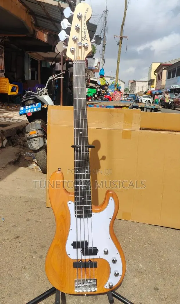 Fender Electric Bass Guitar-Passive · Photo 1