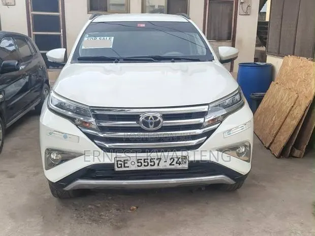 Toyota Rush 2023 White · Photo 1