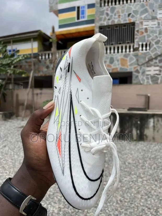 Success Crown Football Boots · Photo 1