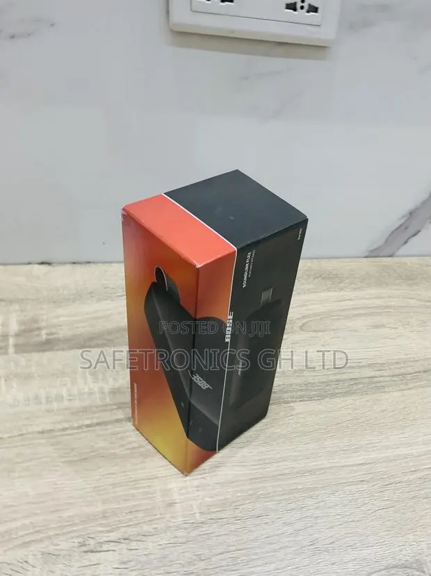 Original Sleek Bose SoundLink Flex Bluetooth Speaker · Photo 1