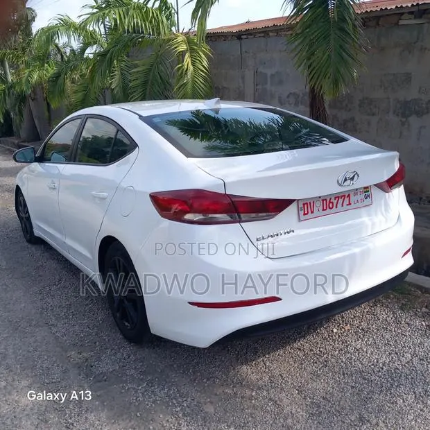 Hyundai Elantra ECO 2018 White · Photo 1