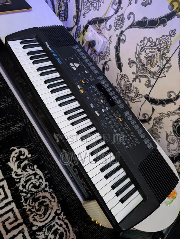 Roland E16 Keyboard · Photo 1
