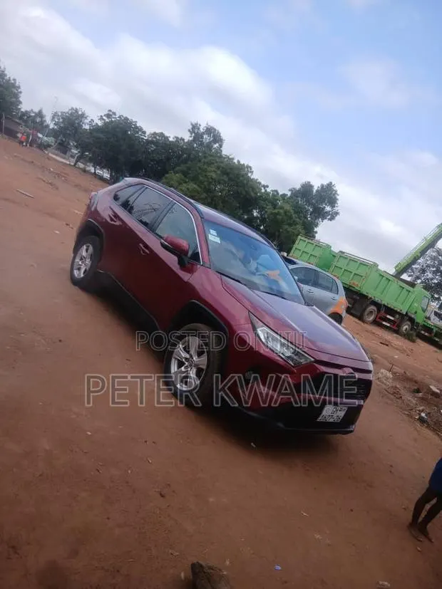 Toyota RAV4 XLE AWD 2020 Red · Photo 1