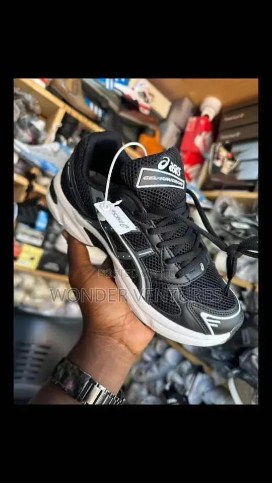 Shoes and Sneakers · Photo 1