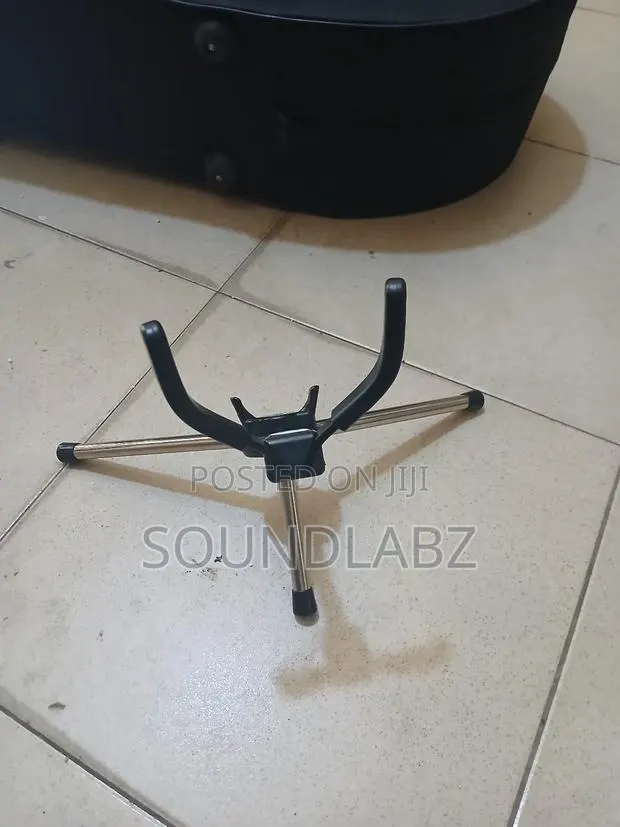 Curved Saprano Saxophone Stand · Photo 1