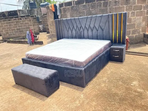 Bed With Mattress and Side Drawer Complete · Photo 1