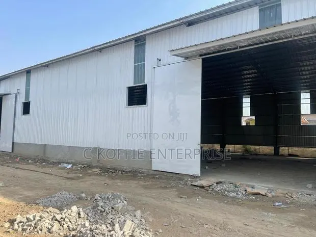 10,000 SQM Warehouse $3 Per SQM Rent at Tema · Photo 1