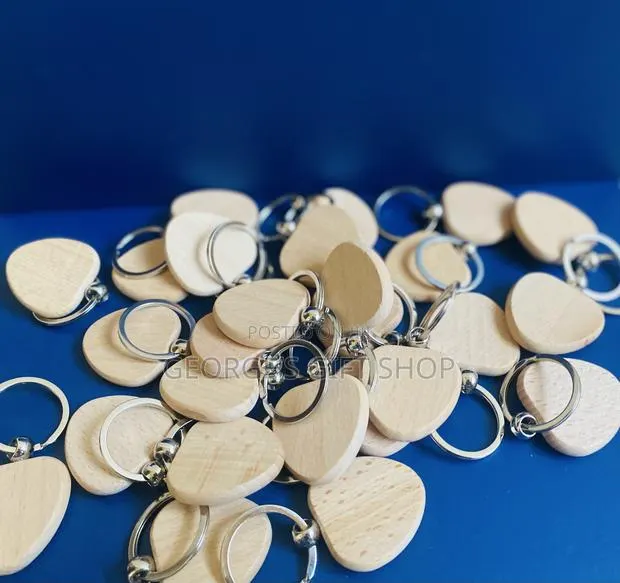 Love Shape Wooden Keyholder · Photo 1