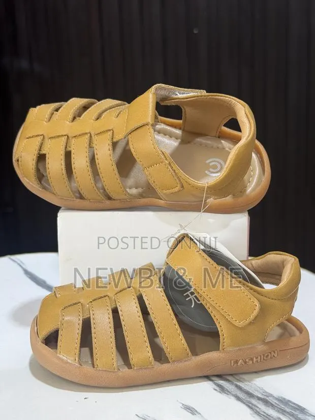 Kids Shoes · Photo 2