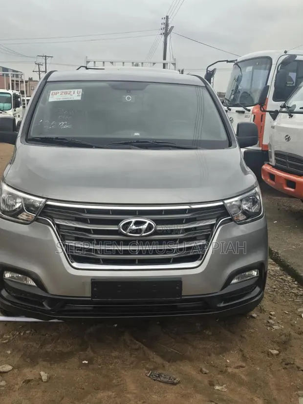 Hyundai Starex 2019 Silver · Photo 1