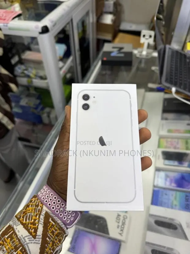 Apple iPhone 11 128 GB White · Photo 1