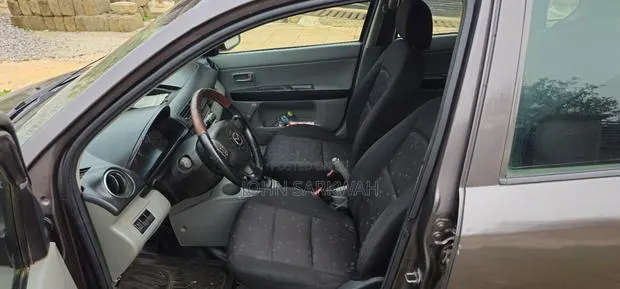 Mazda 2 1.25 Comfort 2004 Gray · Photo 1