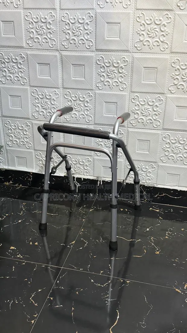 Kids / Children / Paediatric Zimmer Frame Walker · Photo 1