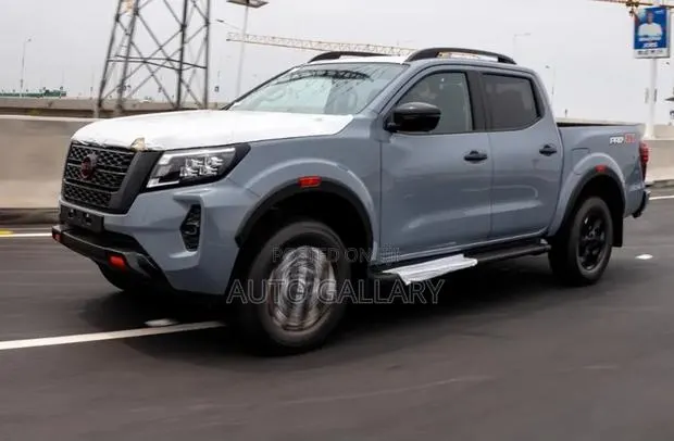 New Nissan Navara 2025 Black · Photo 1