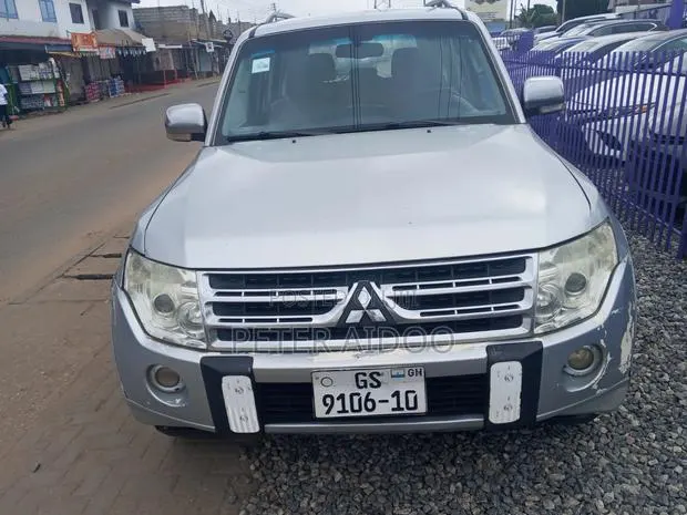 Mitsubishi Pajero 2007 Silver · Photo 1